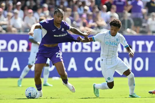 فيورنتينا يفرض التعادل على نابولي وفروسينوني يفاجئ كومو في الدوري الإيطالي