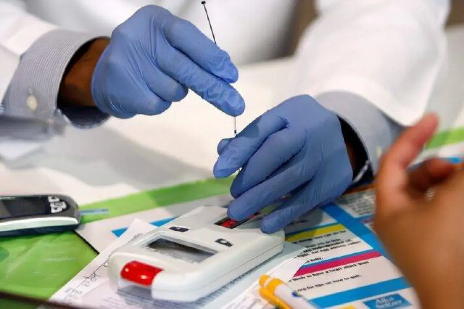 الدهون المشبعة والمتحولة ترفع الكوليسترول الضار.. والإفراط في السكريات قد يزيد الدهون الثلاثية