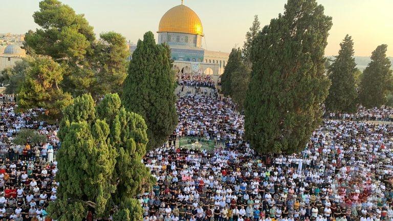 صلاة العيد عند الساعة 6:15 صباحاً وصدقة الفطر محددة بعشرة شواقل