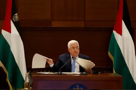 السلطة الفلسطينية تبلغ فرنسا بتأجيل الانتخابات التشريعية