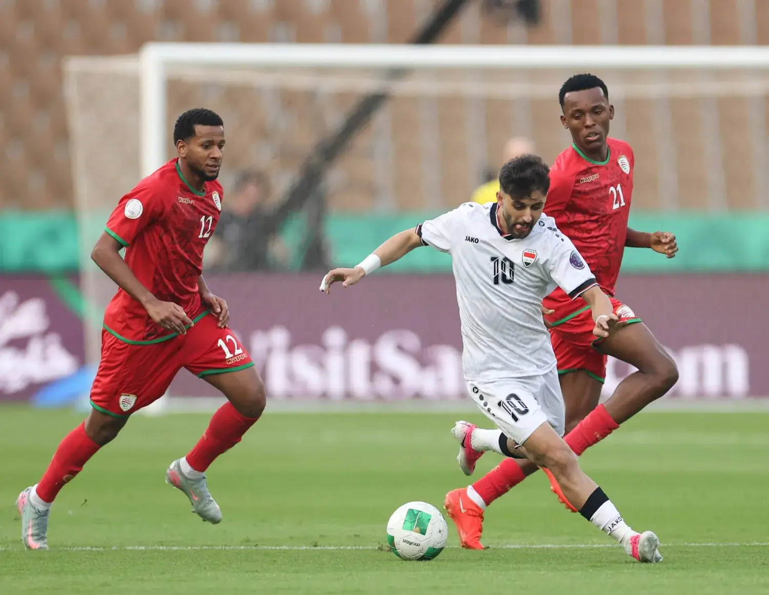 محمد قاسم يفتتح التسجيل.. والرواحي يدرك التعادل لعُمان في الشوط الثاني