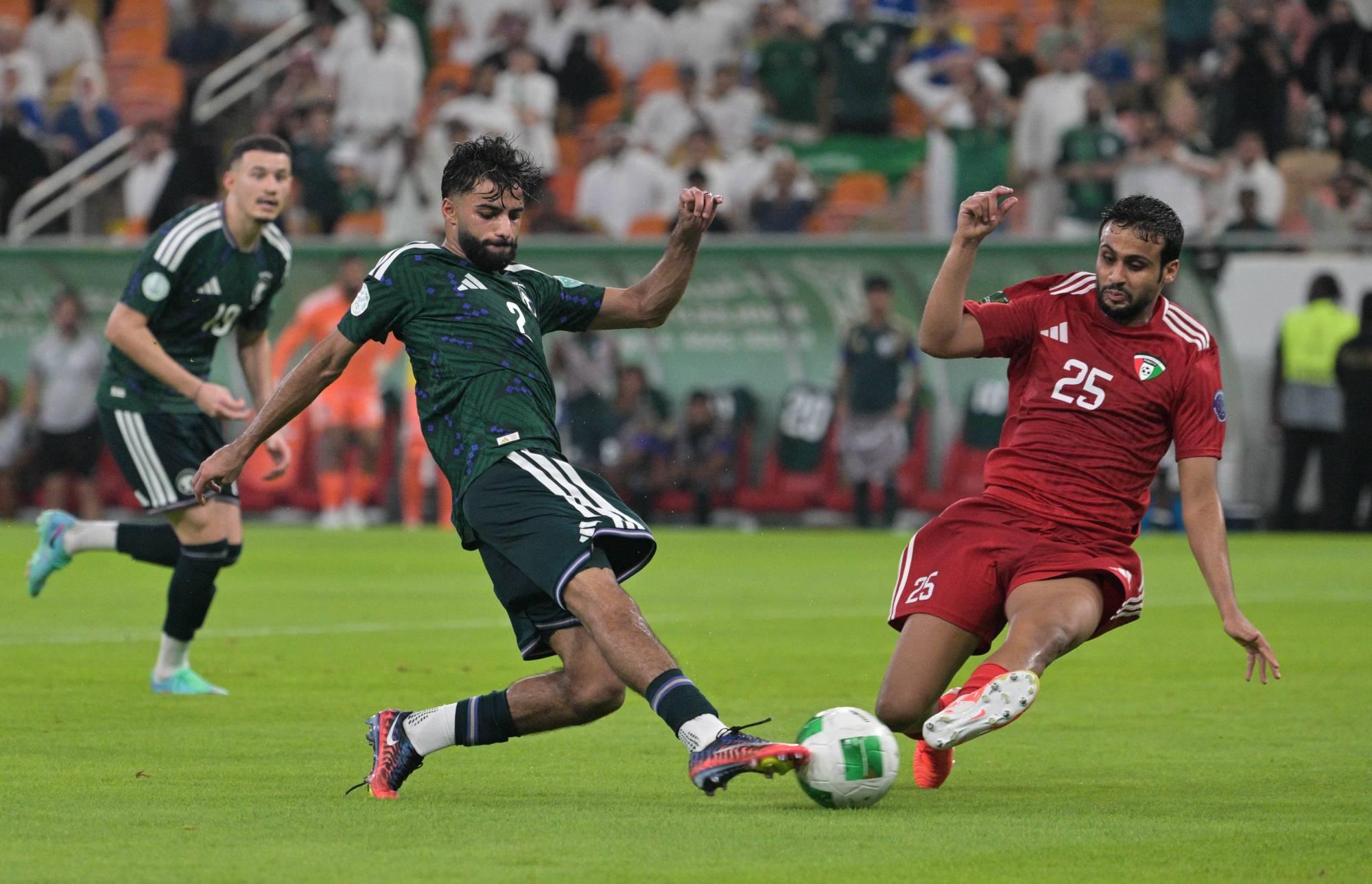 هدف عكسي يمنح الأخضر فوزًا صعبًا في ديربي الخليج على ملعب الإنماء بجدة