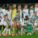 منتخب آيرلندا يرتدي شارات سوداء خلال مواجهة منتخب الاحتلال تكريماً لضحايا غزة