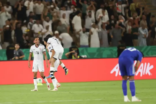 العراق يخطف فوزاً قاتلاً من الكويت في خليجي 27