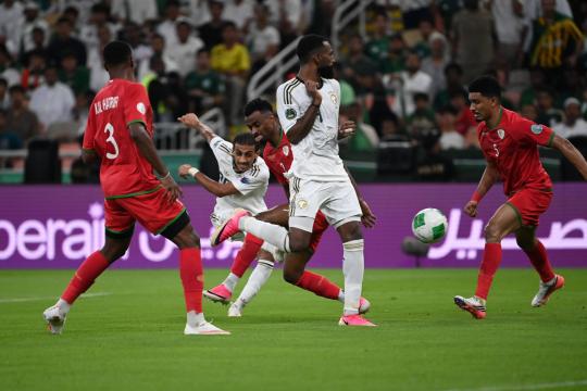 السعودية إلى نصف نهائي خليجي 27 بثلاثية في شباك عمان