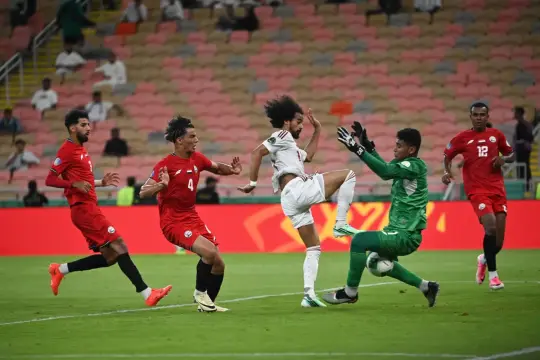 قطر تتأهل إلى نصف نهائي خليجي 27 بفوز صعب على اليمن