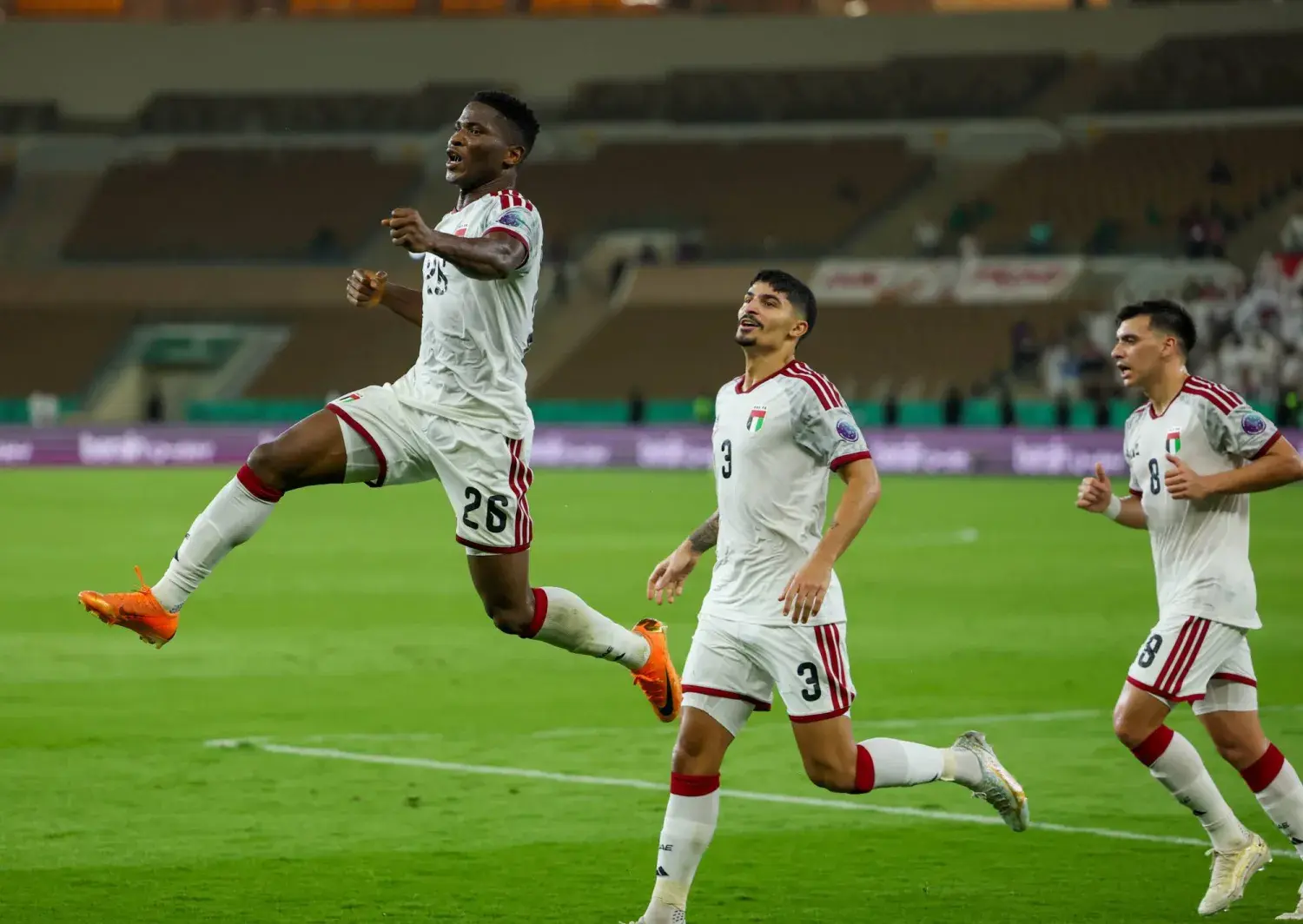 الأبيض يحسم نصف النهائي أمام عمان بهدف كمارا ويضرب موعدًا مع الأخضر في المباراة النهائية بجدة