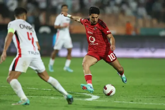 الأهلي يحسم القمة أمام الزمالك بثنائية ويتصدر الدوري المصري