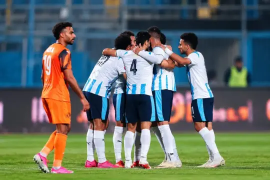 بيراميدز يكتسح سيراميكا برباعية ويستعيد صدارة الدوري المصري
