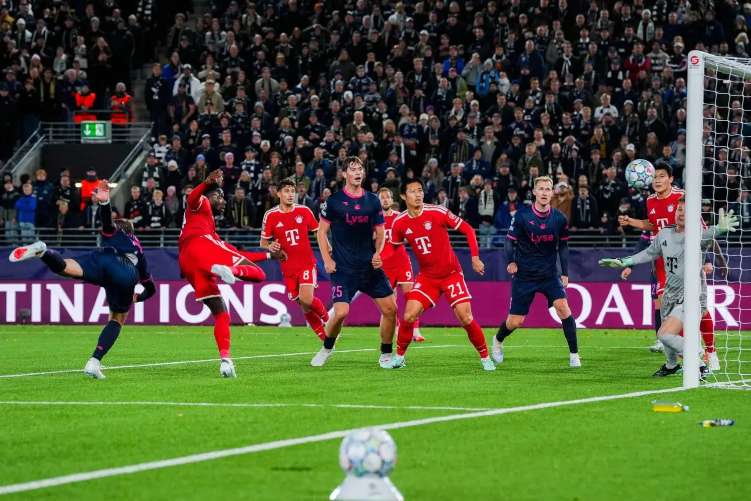 بايرن ميونيخ يتعثر أمام فايكينغ النرويجي ويتعادل 3-3 في دوري الأبطال