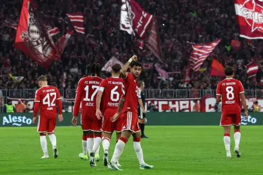 بايرن ميونيخ يكتسح لايبزيغ بسداسية وينتزع صدارة الدوري الألماني من دورتموند
