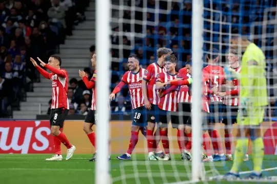 آيندهوفن يهزم بورتو في عقر داره.. وأتلتيكو مدريد يخطف تعادلًا ثمينًا من شتوتغارت