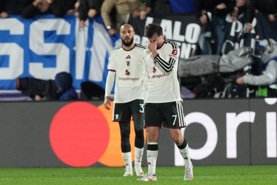 كومو يسحق مانشستر يونايتد وغلطة سراي يقلب الطاولة على ليل في دوري أبطال أوروبا