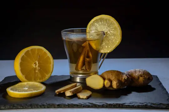 7 مشروبات صباحية قد تساعد على تحسين الهضم والحد من الإمساك