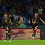روما ينتزع تعادلاً مثيراً من نابولي بثلاثية لكل فريق في الدوري الإيطالي