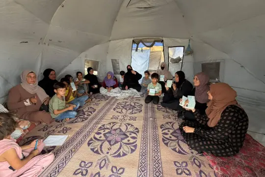 243 سورياً في غزة يواجهون ظروفاً قاسية.. 30 عائلة تعيش في الخيام