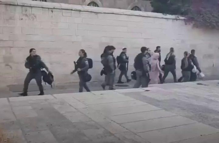 إبعاد صحفيين عن الأقصى لمدة أسبوع بعد اعتداءات واعتقالات خلال صلاة عيد الأضحى