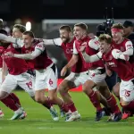 فليتوود تاون يصنع التاريخ ويقصي آرسنال من كأس الرابطة بركلات الترجيح