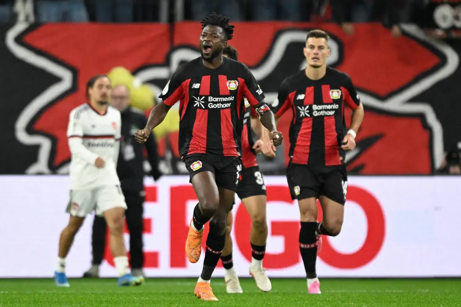 ليفركوزن يقلب تأخره بهدفين إلى فوز بخماسية ويبلغ ثمن نهائي كأس ألمانيا