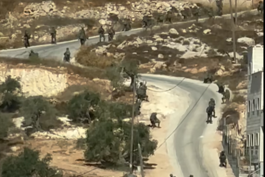 الاحتلال يخلي منزلين ويحوّل 16 منزلًا إلى ثكنات عسكرية في قصرة