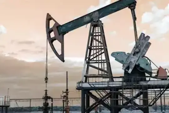 النفط يقفز فوق 90 دولاراً مع تصاعد التوترات في الشرق الأوسط