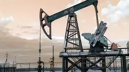 مخاوف بشأن مضيق هرمز وعقوبات أميركية جديدة تضغط على الأسواق