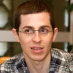 كيف أعادت صفقة شاليط تشكيل استراتيجية حماس من منظور إسرائيلي؟