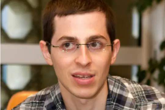 كيف أعادت صفقة شاليط تشكيل استراتيجية حماس من منظور إسرائيلي؟