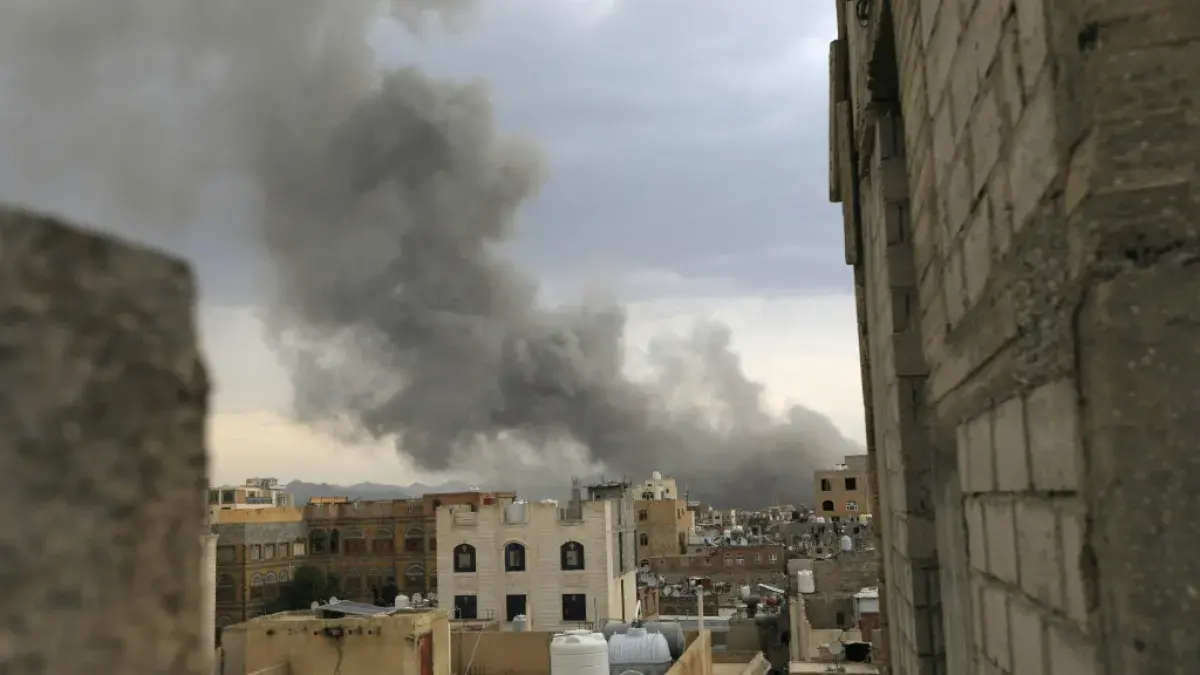 طائرة مسيّرة قصفت مجموعة من المواطنين قرب محطة الحلو، فيما ارتفعت حصيلة ضحايا العدوان على القطاع إلى أكثر من 73 ألف شهيد منذ أكتوبر 2023.