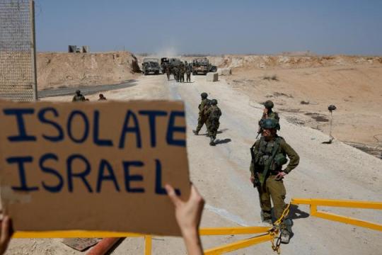 تشيكيا تحتجز جندياً إسرائيلياً شارك في حروب غزة ولبنان وتعيده بعد ساعات