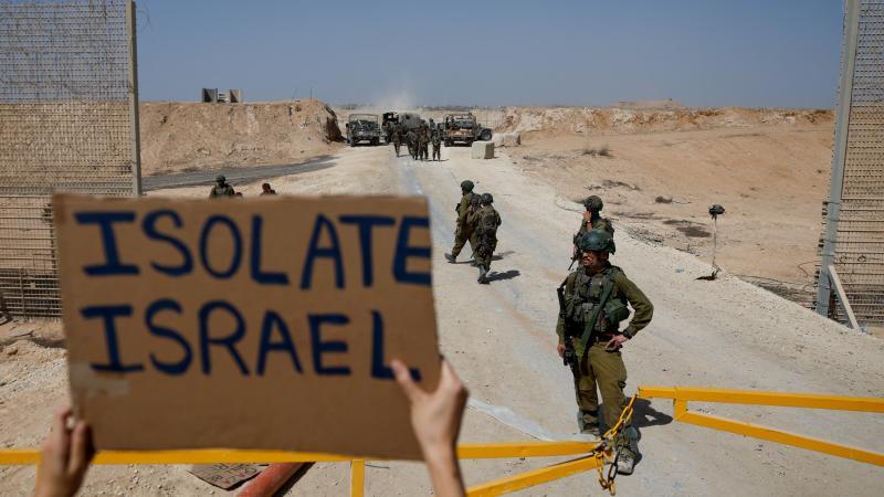 الاحتجاز جاء إثر إنذار جنائي فرنسي يشمل منطقة شنغن، وسط مخاوف من ملاحقات دولية ضد جنود إسرائيليين