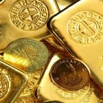 الذهب يرتفع مع تراجع الدولار بعد قرار المحكمة العليا بإلغاء رسوم ترمب الجمركية