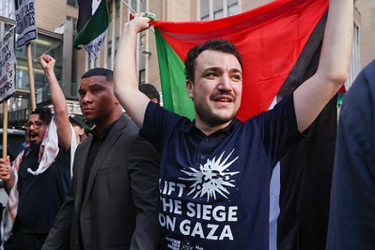 إف بي آي يغلق تحقيقًا بحق الناشط الفلسطيني محمود خليل رغم استمرار مساعي ترحيله