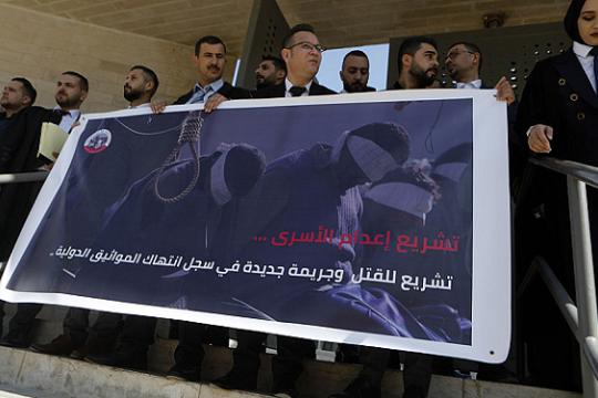 نتنياهو يفتح الباب أمام "قانون الدم": دعم حكومي متصاعد لمشروع إعدام الأسرى الفلسطينيين