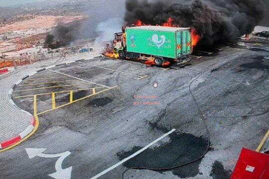 طولكرم: إصابات وحرائق واسعة إثر هجوم للمستوطنين في بيت ليد وسط حماية من جيش الاحتلال