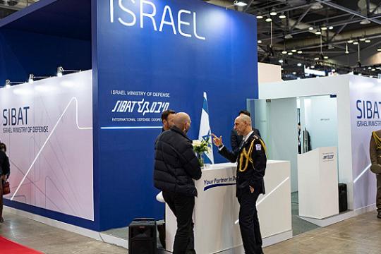 منع ثم تراجع.. جدل فرنسي–إسرائيلي حول مشاركة شركات السلاح في معرض "ميلبول"