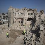 عمال فلسطينيون يباشرون ترميم قصر الباشا التاريخي في غزة وسط تحديات كبيرة