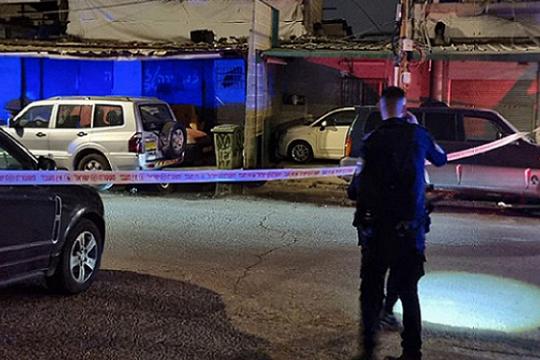 مقتل شاب في الرملة وارتفاع حصيلة ضحايا العنف في المجتمع العربي إلى 228 منذ مطلع العام