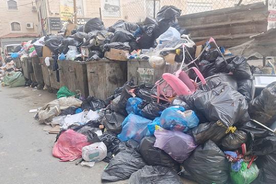 جمعية حقوق المواطن في إسرائيل تطالب بلدية القدس بإزالة النفايات المتراكمة فورًا