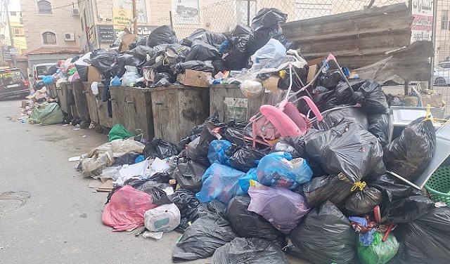 تفاقم أزمة النظافة في مخيم شعفاط وضواحي القدس المحتلة يهدد الصحة والتعليم