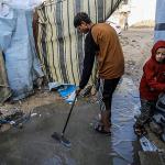 الصحة بغزة: الوضع الصحي ينهار رغم وقف إطلاق النار… والأمطار تُغرق الخيام الطبية