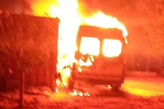 موجة إرهاب استيطاني تجتاح الضفة الغربية: منازل تُحرق واعتداءات تتصاعد تحت حماية جيش الاحتلال