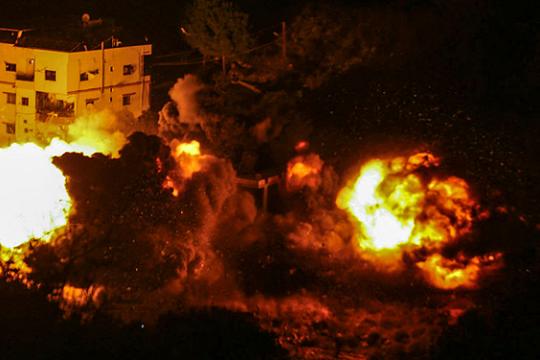 إسرائيل توسّع هجماتها جنوب لبنان: قتيل و11 جريحًا بغارة على الطيري وتحذيرات بإخلاء بلدات