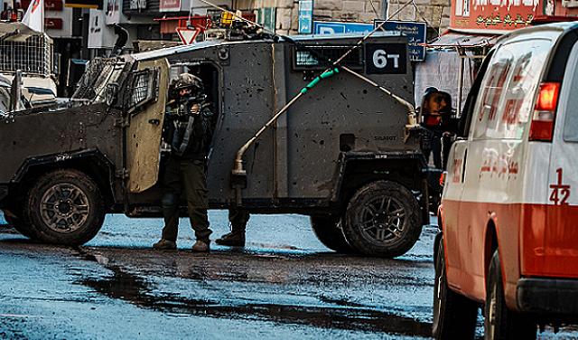 موجة اقتحامات متزامنة في الضفة: اختناق في رام الله وهجمات للمستوطنين شمال القدس