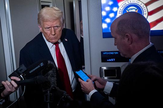 نواب ديمقراطيون يتهمون ترامب باستخدام الـFBI لترهيب أعضاء الكونغرس