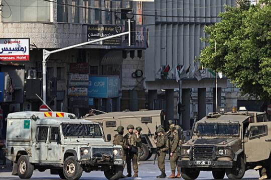 تصعيد ميداني في الخليل والقدس: اعتقالات وتجريف أراضٍ واعتداءات للمستوطنين