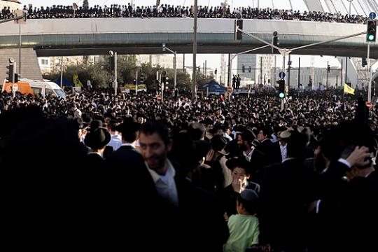 كنيست الاحتلال تناقش مشروع قانون التجنيد لتسهيلات الحريديين وسط انقسامات حزبية