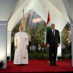 البابا لاوون الرابع عشر من بيروت: دعوة لشجاعة البقاء والمصالحة وتحذير من نزيف الهجرة