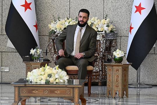 الشرع: إسرائيل تهرب من مجازر غزة عبر تصعيد اعتداءاتها على سورية منذ سقوط نظام الأسد