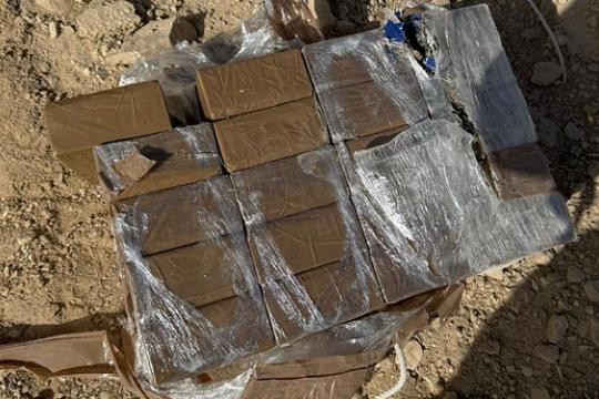 الاحتلال يعلن اعتقال 6 أشخاص وضبط 21 كلغم مخدرات قرب الحدود مع مصر